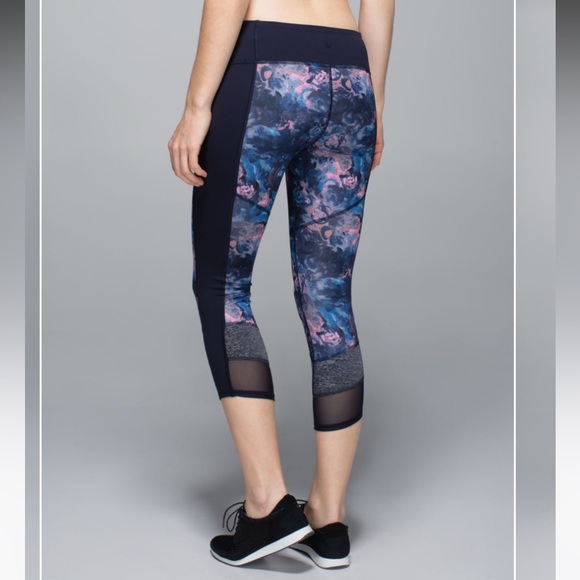 Lululemon If You're Lucky Crop *Full-On Luxtreme - Picture 2 of 7